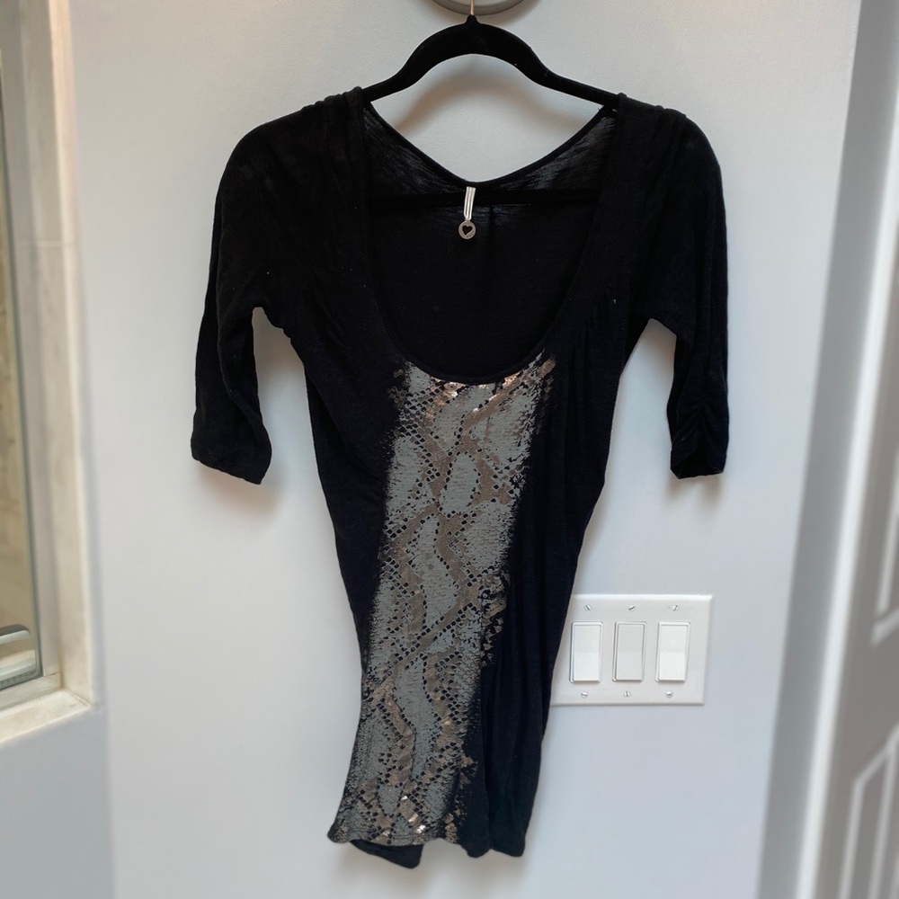 Short sleeve Robin k shirt with snakeskin design